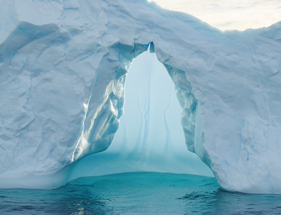 Zoom sur un petit iceberg - Péninsule antractique et cercle polaire | Les Mondes Polaires