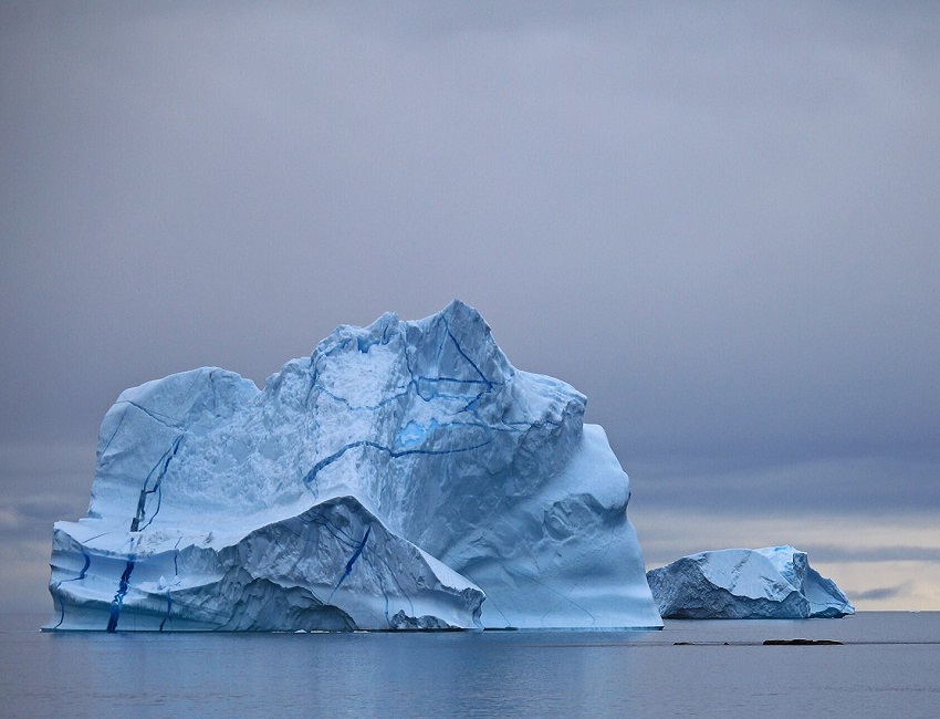 Immense iceberg - Groenland | Les Mondes Polaires