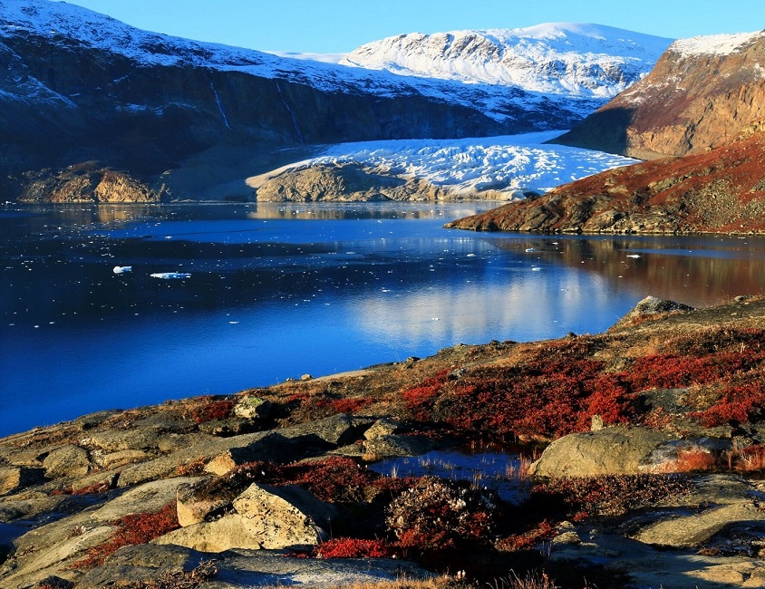 Glacier dans un fjord et toundra - Groenland | Les Mondes Polaires