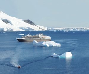 Vue extérieure du bateau d'expédition Austral - Région polaire | Les Mondes Polaires