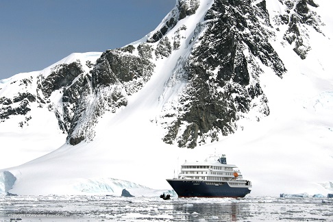 Façade du bateau d'expédition Hondius - Région polaire | Les Mondes Polaires