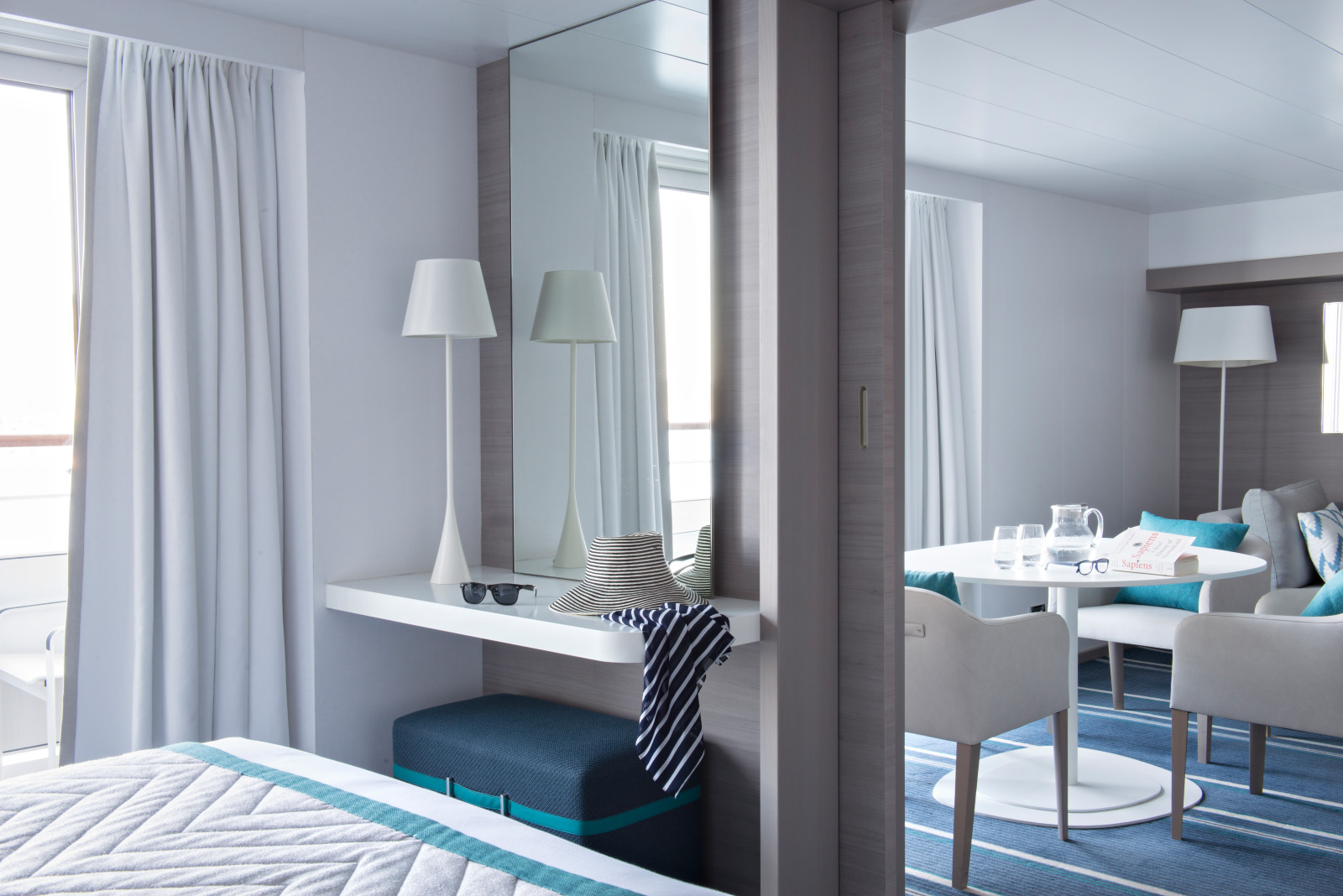 Cabine avec salon du bateau d'expédition Lyrial - Région polaire | Les Mondes Polaires