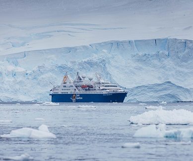 Façade du bateau d'expédition Ocean Diamond - Région polaire | Les Mondes Polaires
