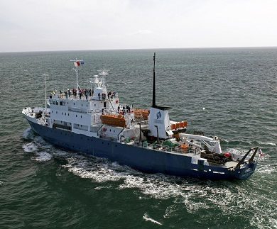 Exterieur du bateau d'expédition Professor Khromov - Région polaire | Les Mondes Polaires