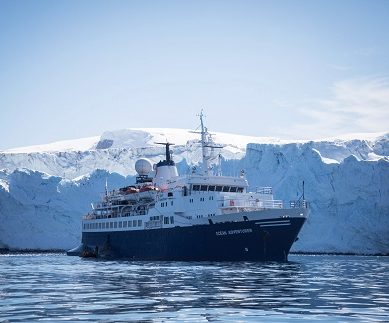 Exterieur du bateau d'expédition Ocean Adventurer - Région polaire | Les Mondes Polaires