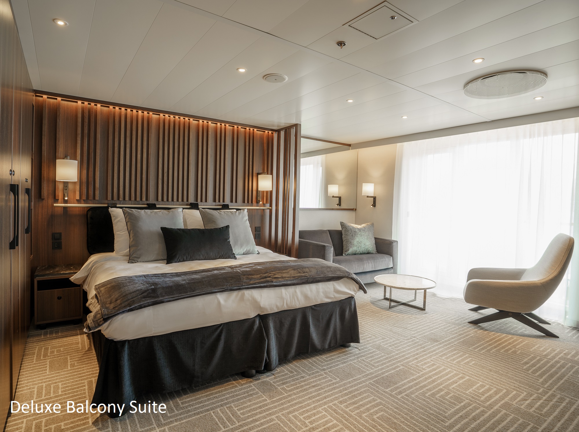 bateau-ultramarine-deluxe-balcony-suite