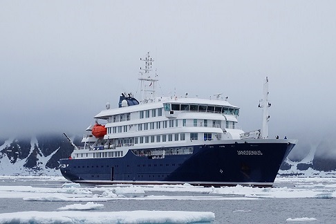 Exterieur du bateau d'expédition Janssonius - Région polaire | Les Mondes Polaires