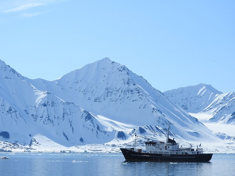 Exterieur du bateau d'expedition Sjoveien - région polaire | Les Mondes Polaires