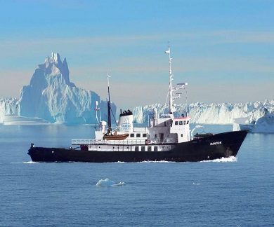 Exterieur du bateau d'expedition Nanook - région polaire | Les Mondes Polaires